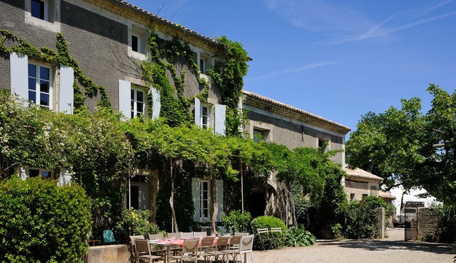 Old renovated Bastide in the heart of the vineyards in the Odylée wine estate