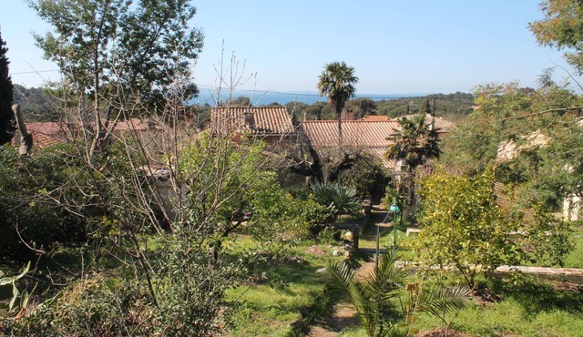 Old renovated house, in a hamlet of Cabasson, close to the Fort of Breganon