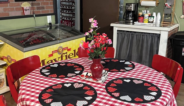 Old Rustic Country store near Pine mtn./Kingdom Come Park & Bad Branch Falls