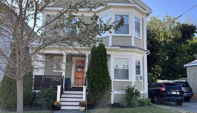 Old Salem charm house near downtown and ocean. Great for Halloween! n