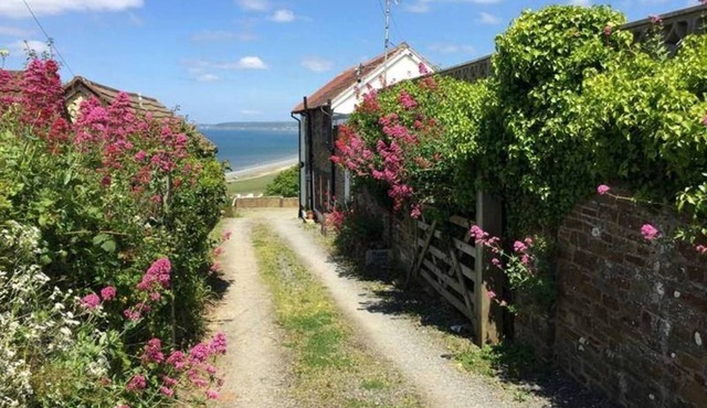 Old Saltys Cottage in Westward Ho with stunning sea views
