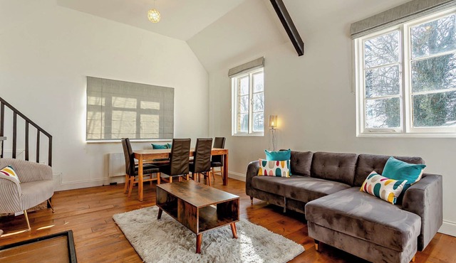 Old School House-2 bedroom-sleeps 6-large garden