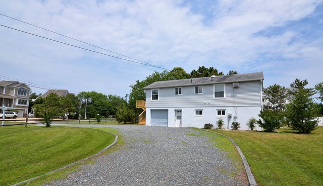 "OLD SCHOOL" REHOBOTH HOME IN NORTH SHORES - 3 FARVIEW