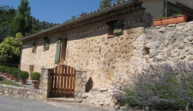 Old sheepfold with view of the village and its cliffs