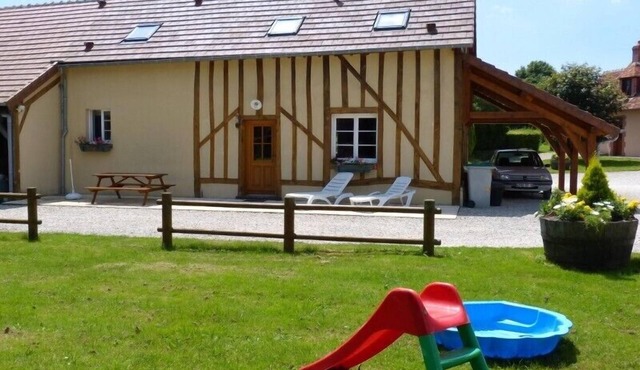 Old small renovated farm, quiet, in a green setting