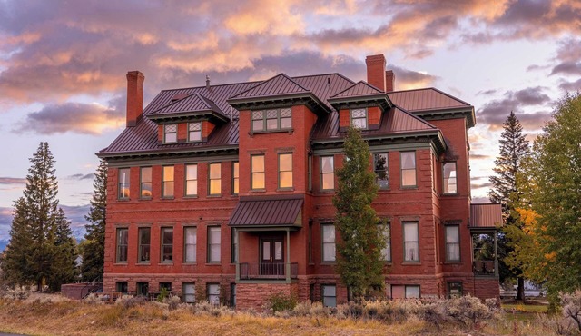 Old St. Vincent's 303 — Sauna | 14ft Loft | Mtn Views | Walk Downtown