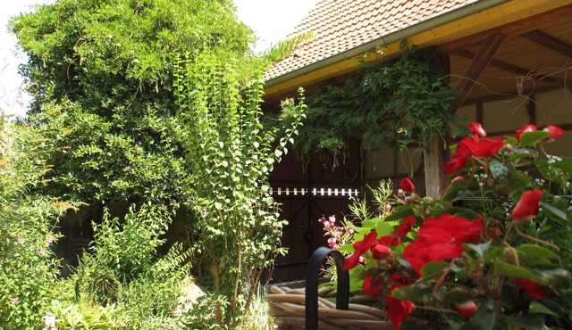 Old stable converted into a cottage with garden, parking, and two bathrooms