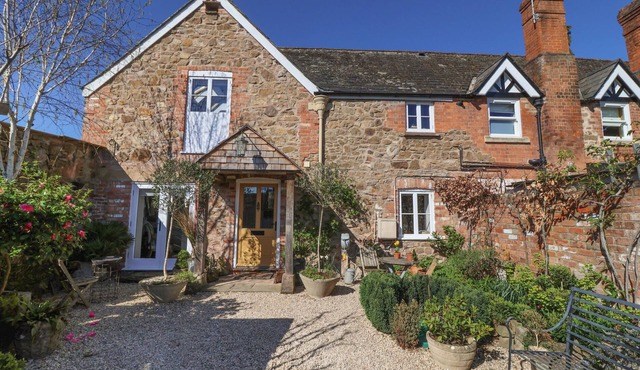 OLD STABLES, family friendly, character holiday cottage in Huntley