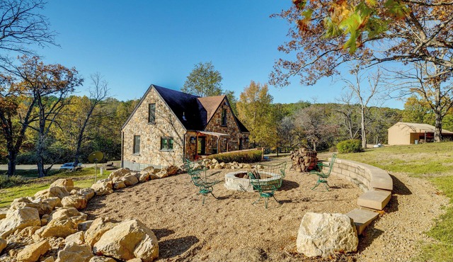 Old Stone Cottage Retreat in the Heart of Missouri
