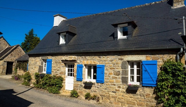 Old stone house between Crozon and Camaret (sea 200m)
