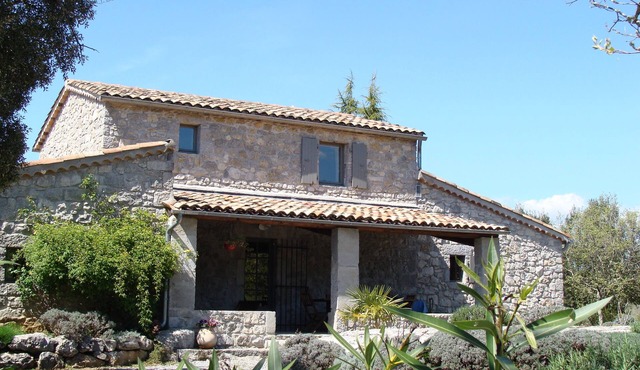Old stone house, comfortable, quiet, 1 km from the river, 3 stars