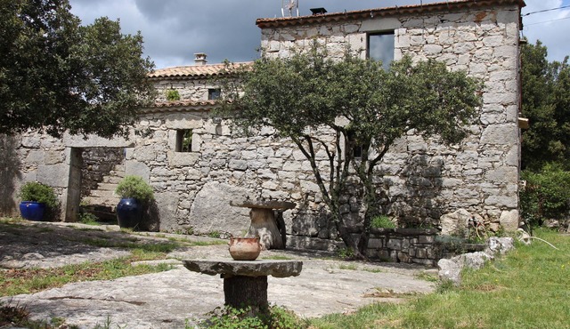 Old stone house completely renovated for 6 people
