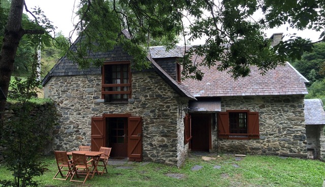 Old stone house, sleeps 10, 10 min from St Lary and Piau Engaly