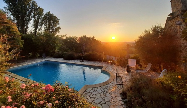 Old tobacco barn with a view of the Dordogne