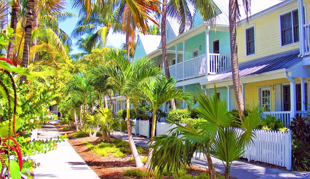 Old Town 2 Bicycles, Grill, WiFi, 1st Floor, Pool! Rent 30 days get 20% discount