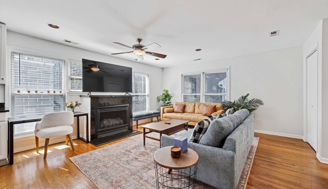 Old Town 3bd 3ba Coach House, Garage Parking Incl by AllSet Turnover