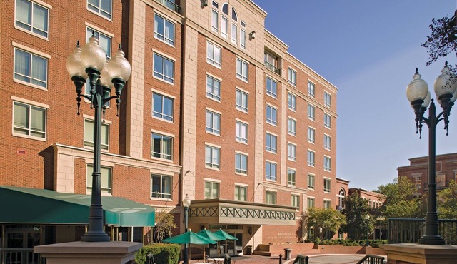 Old Town Alexandria Vacation Resort!