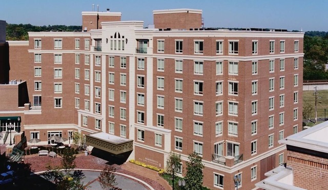 Old Town Alexandria Vacation Resort!