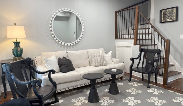 Old Town Alexandria Charm Sleeps 6 Private Outdoor Area Walk to King St & Water