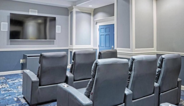 Old Town Alexandria 2 Bedroom Lock Off!