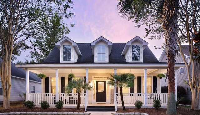 Old Town Bluffton's "The Yellow Cottage" with Golf Cart and Fenced-In Yard