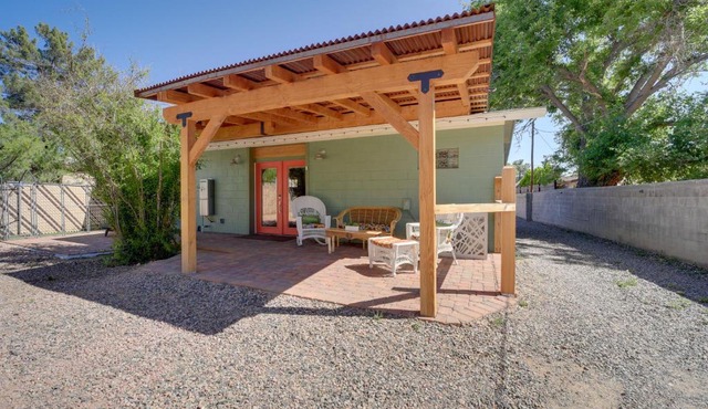 Old Town Cottonwood Cottage with Yard, Pets Welcome