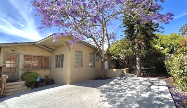 Old Town experience! Stylish home + parking!