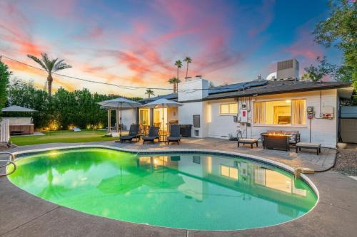 Old Town Family Retreat-FREE Heated Pool-Spa-Putt Grn-Gym