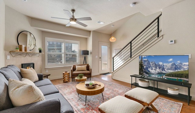 Old Town Getaway – Free Bikes & Private Balconies
