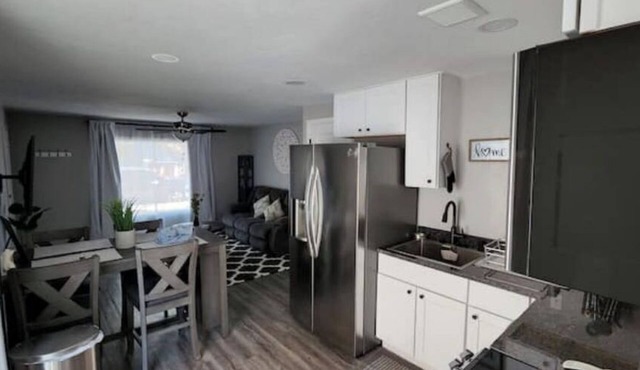 Old Town Modern 2bed/1bath home with patio & yard