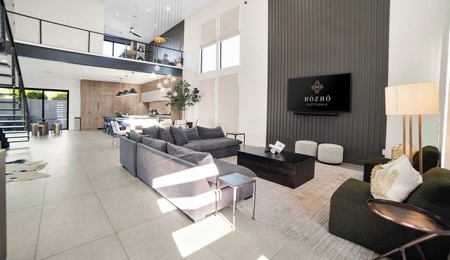 Old Town Modern | Lanai | Theatre | BBQ | Pool