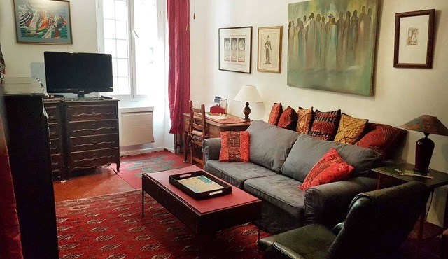 Old Town Nice Family APT Spacious 2BR; A/C 3 min walk Beach cafes shops tram