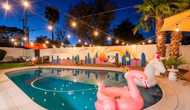 Old Town Oasis!Heated Pool!BBQ!Firepit!Minigolf!Game Room!