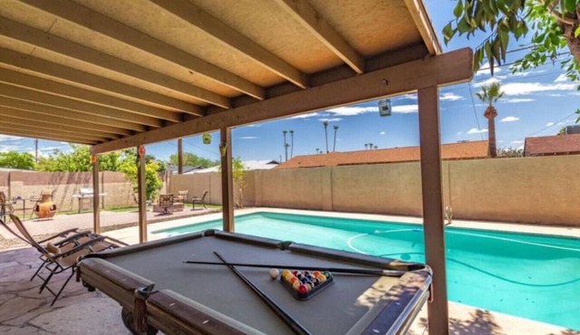 Old Town Open Floor plan-King Bed, Heated Private Pool FirePit/Yard, Pool Table!