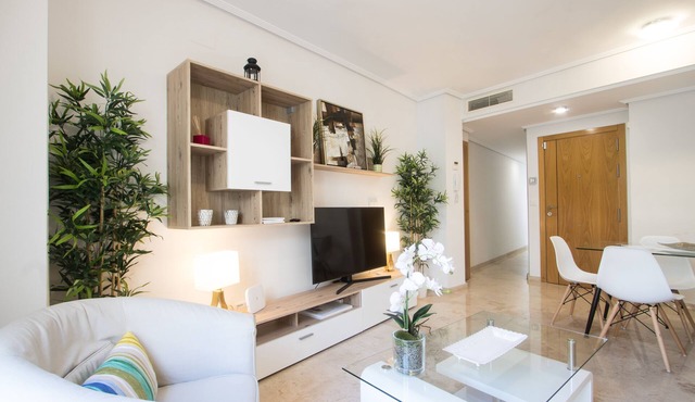 Old Town Penthouse, Walk to Beach