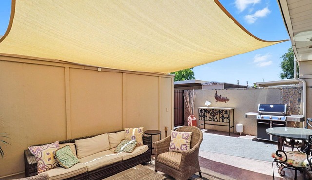 Old Town, Pool, Private Patio, Golf, Traveling Professionals