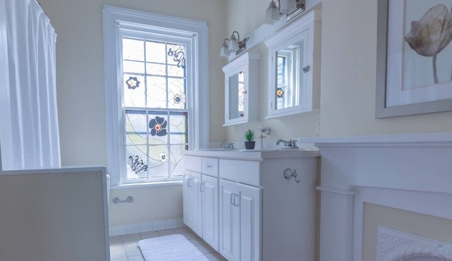 Old Town Portsmouth Retreat in the Historic District