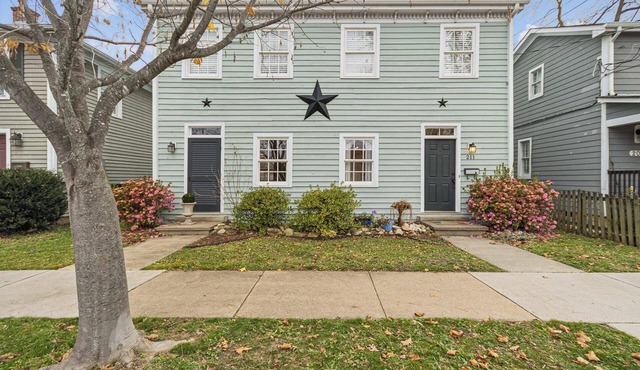 Old Town Retreat in Historic Fredericksburg