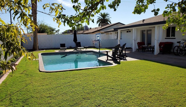 Old Town Scottsdale VACATION SPECIAL! Heated Pool & Media Room
