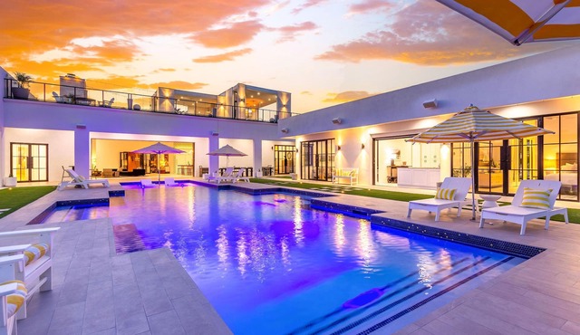 Old Town Scottsdale Luxury - Heated Pool, Spa, Rooftop Deck, Speakeasy