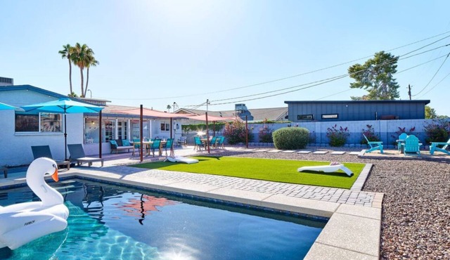 Old Town Scottsdale Retreat: 5BD, 2BA with a Pool, BBQ Grill, & More