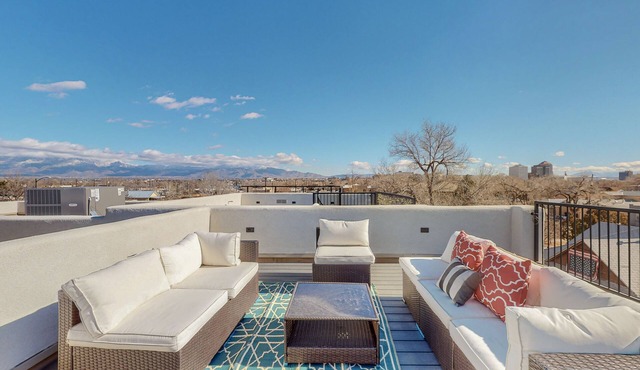 Old Town Townhomes with Rooftop Deck and Mountain Views!