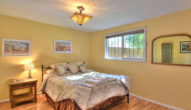 Old Town with private garden: quiet, spacious, CLEAN!