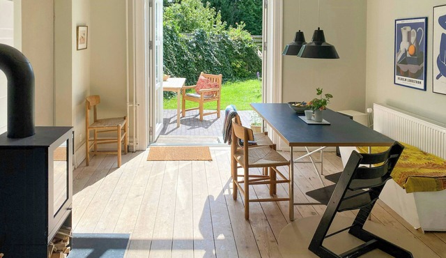 Old villa flat with private garden in Valby