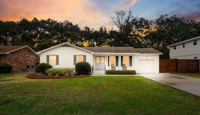Old Village - 3 BR with Private Backyard & Deck