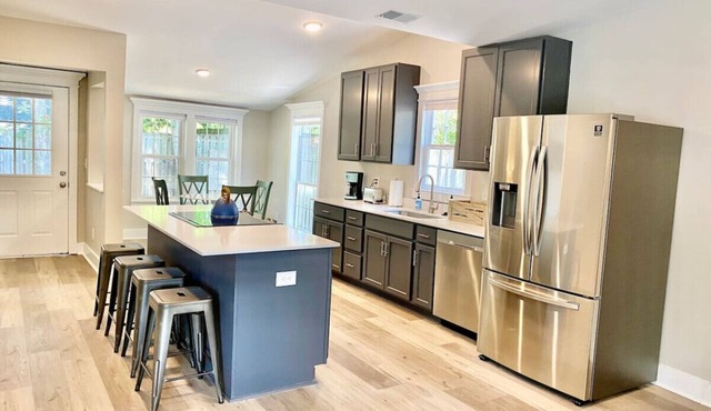 Old Village - Charming - Close to Beach/Downtown