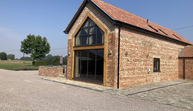 OLD WILLOW BARN, family friendly, luxury holiday cottage in Kirton