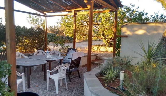 Old Wine Domaine, stunning views, Pool, big garden with trampoline, very calm