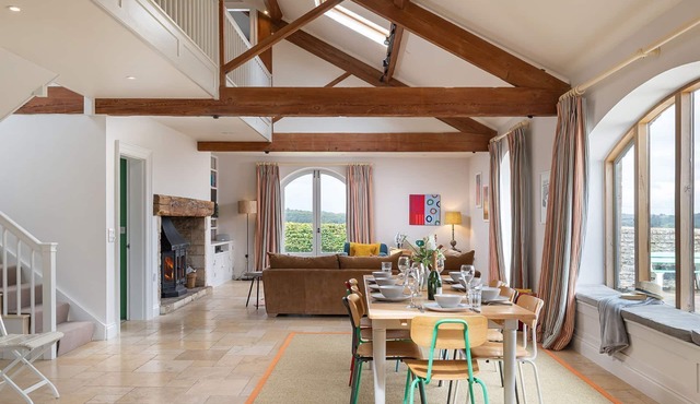 Oldbury Barn - sleeps 11 guests in 4 bedrooms