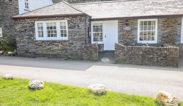 OLDE CARPENTERS COTTAGE, pet friendly, with a garden in Boscastle